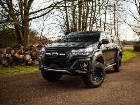 Toyota Hilux Invicible-X 2017 Lazer® Grillkit med ST4 Evolution