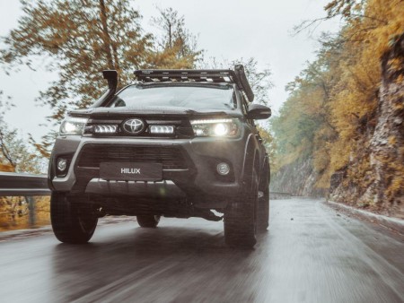 Toyota Hilux 2016-2020 Lazer® Grillkit med Triple-R 750 ELITE